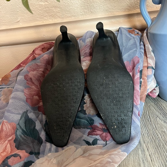 Vintage 90s Tommy Hilfiger Black & White Stitch Leather  Kitten Heels SZ 6.5 - Picture 3 of 5